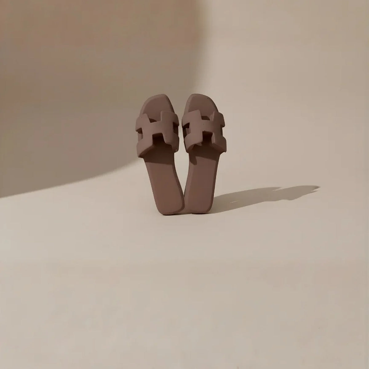 Mini sandales diffuseur de parfum voiture taupe