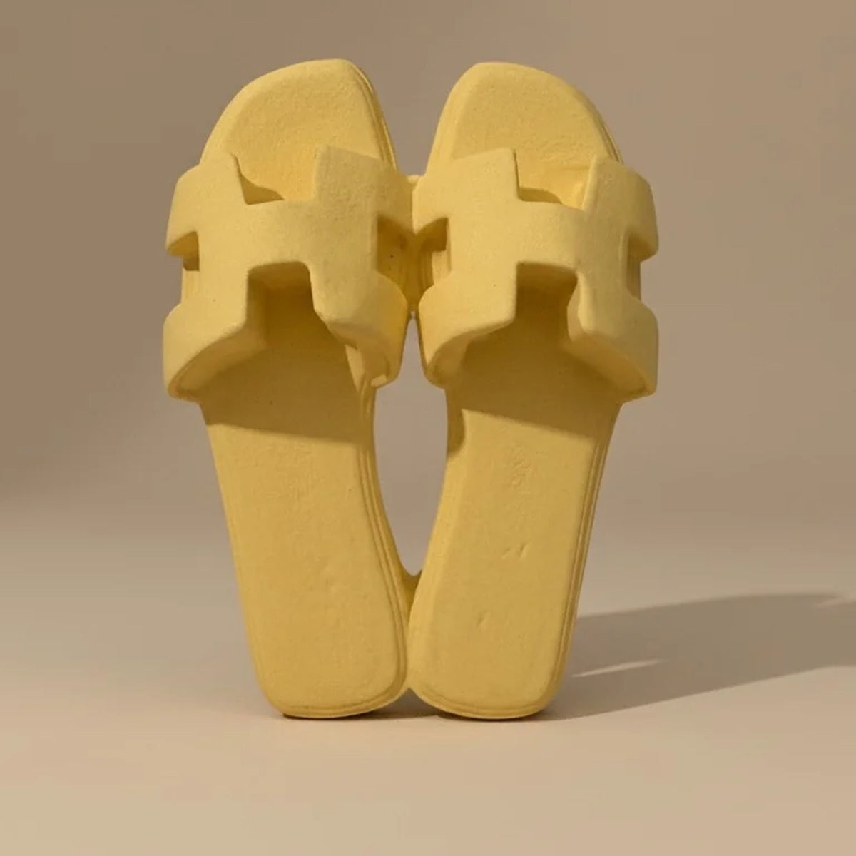 Mini sandales diffuseur de parfum voiture jaune